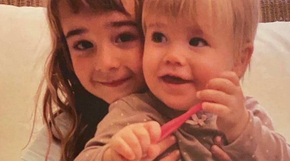 Las fotos de Olivia y Anna Gimeno Zimmerman. El cuerpo de la mayor de las hermanas fue hallado envuelto en una manta y atado al ancla de la lancha del padre, quien las había secuestrado. (Foto Prensa Libre: Instagram/bringbackhomeannaandolivia)
