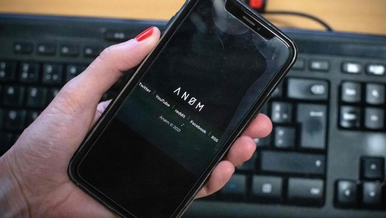 The ANoM app appears on the screen of a smartphone in Paris, on June 8, 2021. - Some 250 people were arrested in Sweden and Finland in the global sting on organised crime, authorities said on June 8, 2021, using phones planted by the US FBI, law enforcement officers were able to read the messages of global underworld figures in around 100 countries as they plotted drug deals, arms transfers and gangland hits on the compromised ANOM devices. (Photo by Olivier MORIN / AFP)