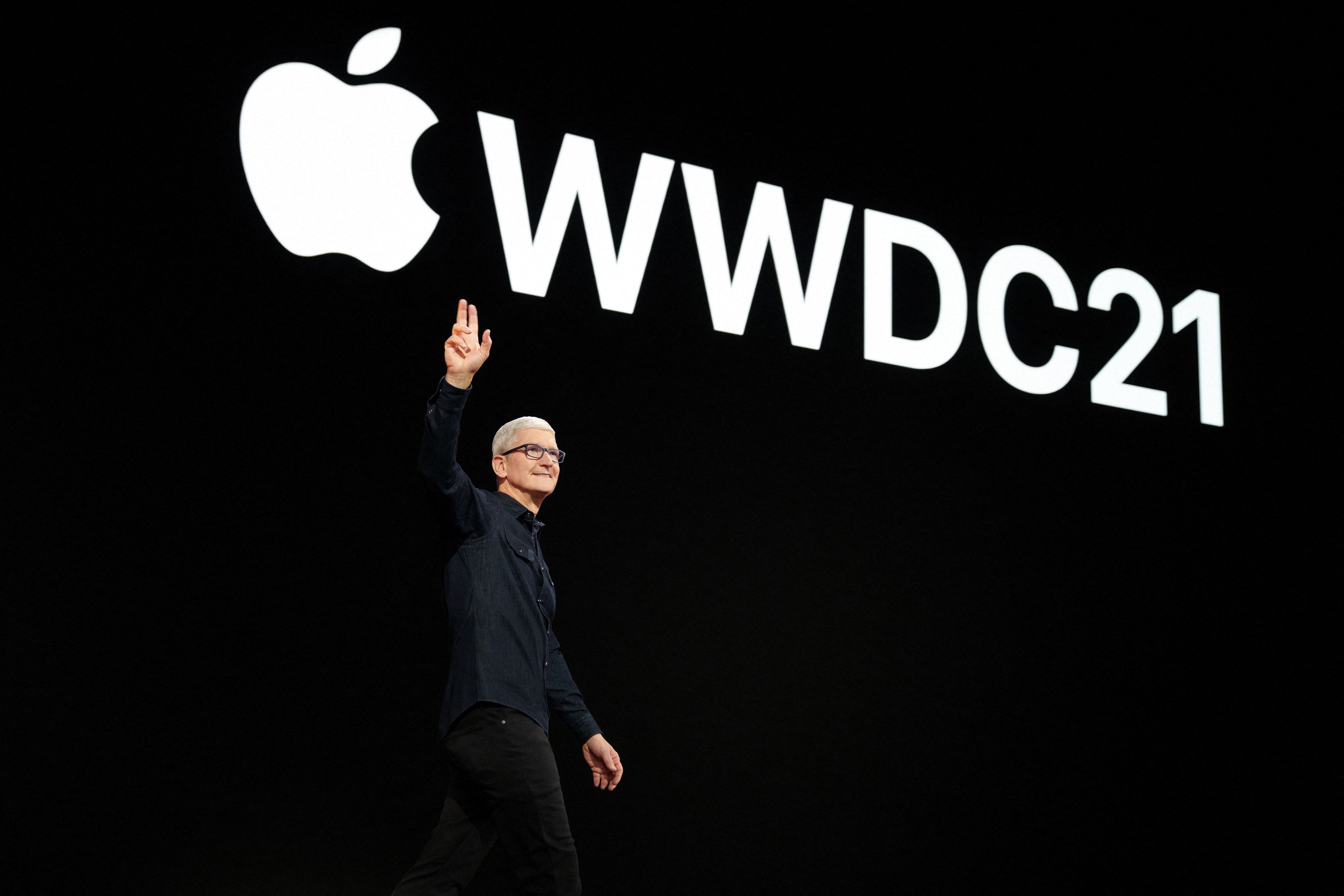 Tim Cook, durate la Conferencia Mundial de Desarrolladores de Apple presentó iOS 15. (Foto Prensa Libre: AFP)