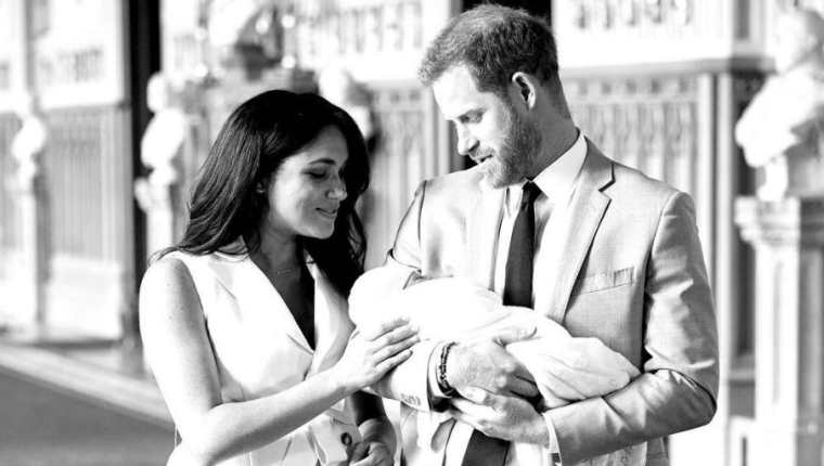 Harry y Meghan son padres de dos niños que podrían no recibir el título de príncipes. (Foto Prensa Libre: Instagram/sussexroyal).