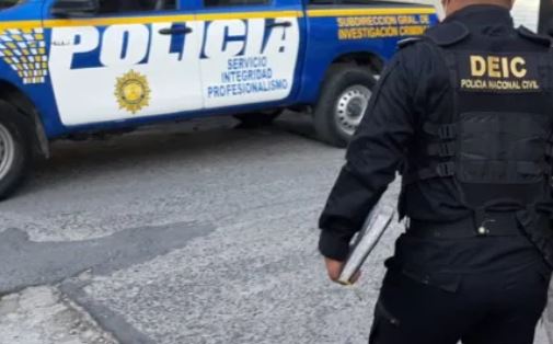 La PNC y el MP dijeron que el caso tiene que ver con los allanamientos de este miércoles por robo de vehículos y que no tienen relación con el editor. (Foto referencial: PNC)