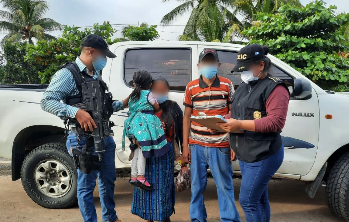 La menor fue entregada a sus padres después de una evaluación médica. (Foto: PNC)