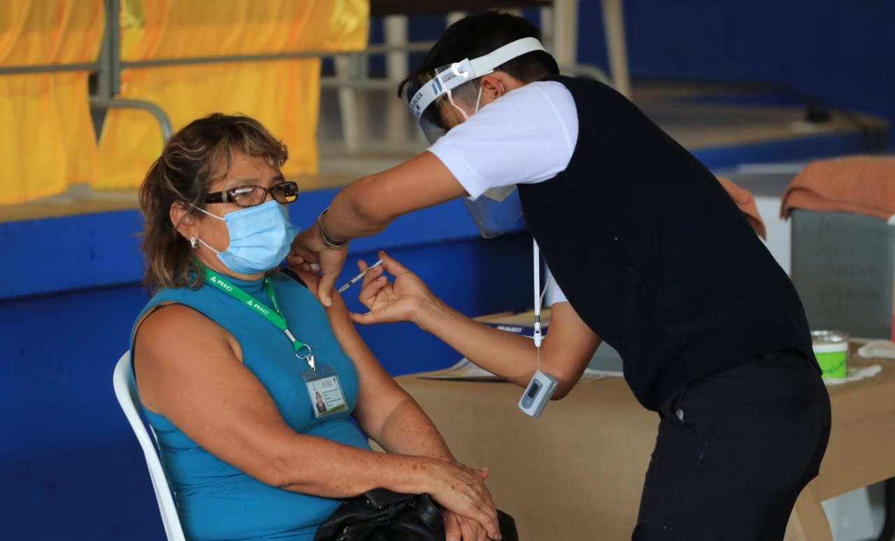 El proceso de vacunación avanza lento en Guatemala, incluso, organismos internacionales califican al país como uno de los peores de la américas en términos de inmunización. (Byron García) 