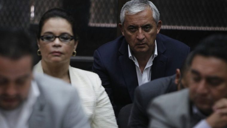 La exvicepresidenta Roxana Baldetti y el expresidente Otto Pérez Molina fueron ligados a proceso por el caso TCQ en mayo de 2016. (Foto: Hemeroteca PL)
