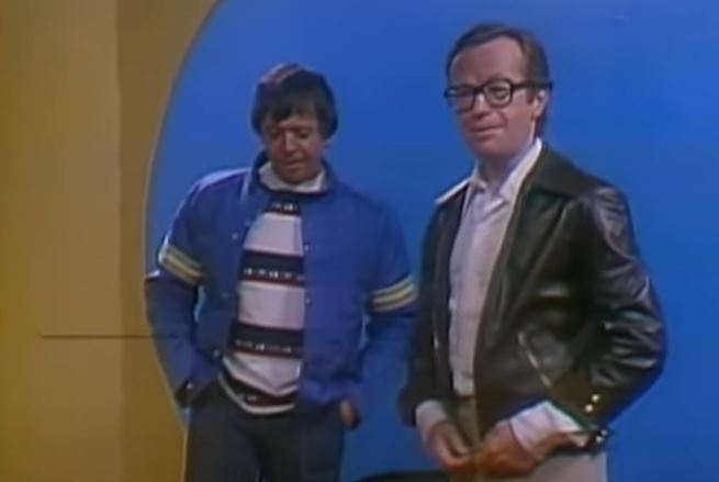 Chabelo y Jacobo Zabludovsky durante un programa en vivo en 1975. (Foto Prensa Libre: YouTube)