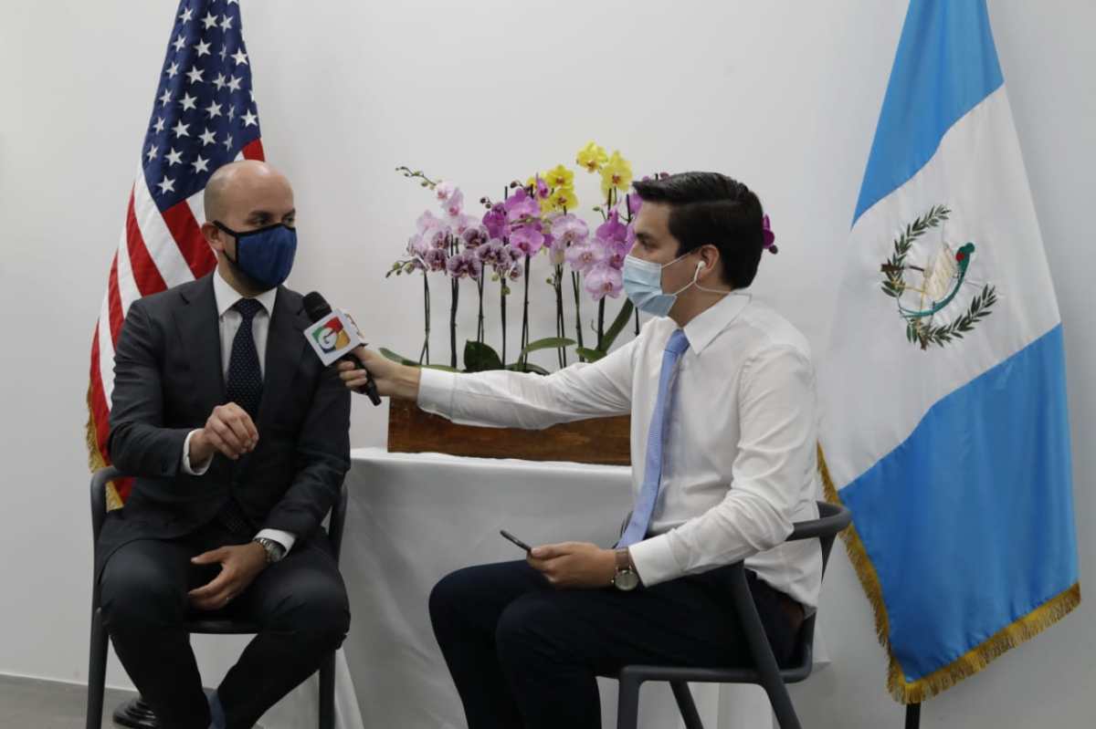 “Que el Gobierno sea más transparente”, pide asistente del presidente Biden durante visita de Kamala Harris a Guatemala