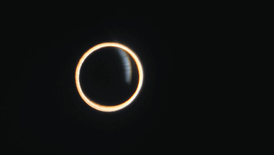 El eclipse anular de sol  también se conoce como anillo de fuego. (Foto Prensa Libre: Hemeroteca PL)