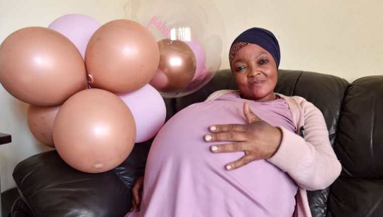 Mujer africana anuncia que dio a luz a 10 bebés y autoridades lo desmienten. (Foto Prensa Libre: Twitter)