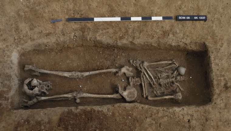 Encuentran 17 esqueletos decapitados en un antiguo cementerio romano. (Foto Prensa Libre: Dave Webb, Unidad Arqueológica de Cambridge)