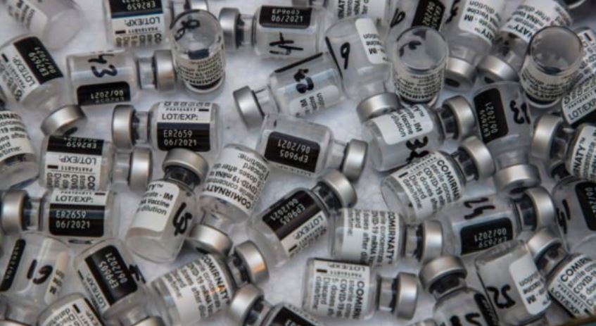 Vacunas EFE/CHRISTOPHE PETIT TESSON/Archivo
