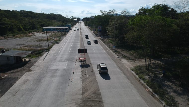 Trabajos inconclusos en el kilometro 58.3 de la ruta al Atlntico, ampliacin de dos carriles se encuentra pendiente, lo que causa grandes filas de vehculos. foto por Carlos Hernndez 07/09/2019