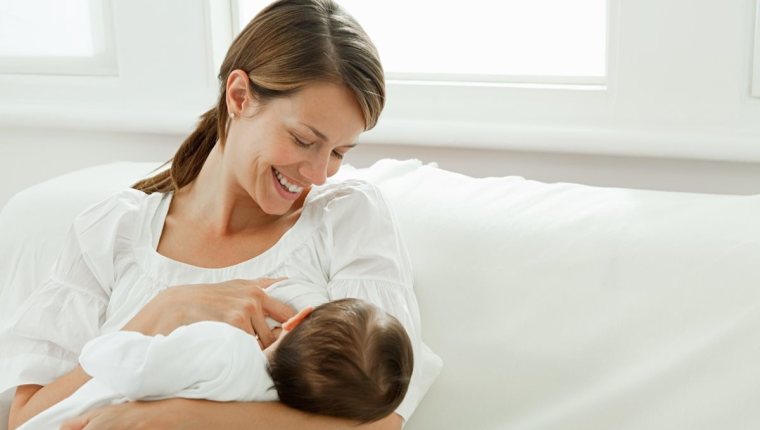 Según estudios, la leche materna es  vehículo de transmisión de anticuerpos. (Foto Prensa Libre: Hemeroteca PL)