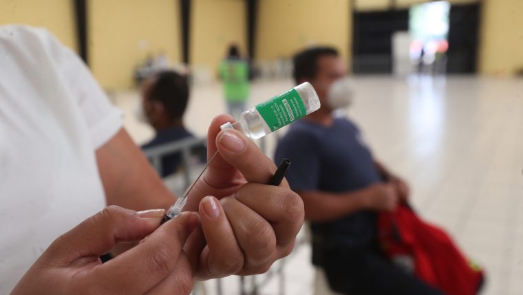 Varias personas se preguntan si una prueba puede decirles si ya están protegidos contra el coronvirus. (Foto Prensa Libre: Erick Ávila) 