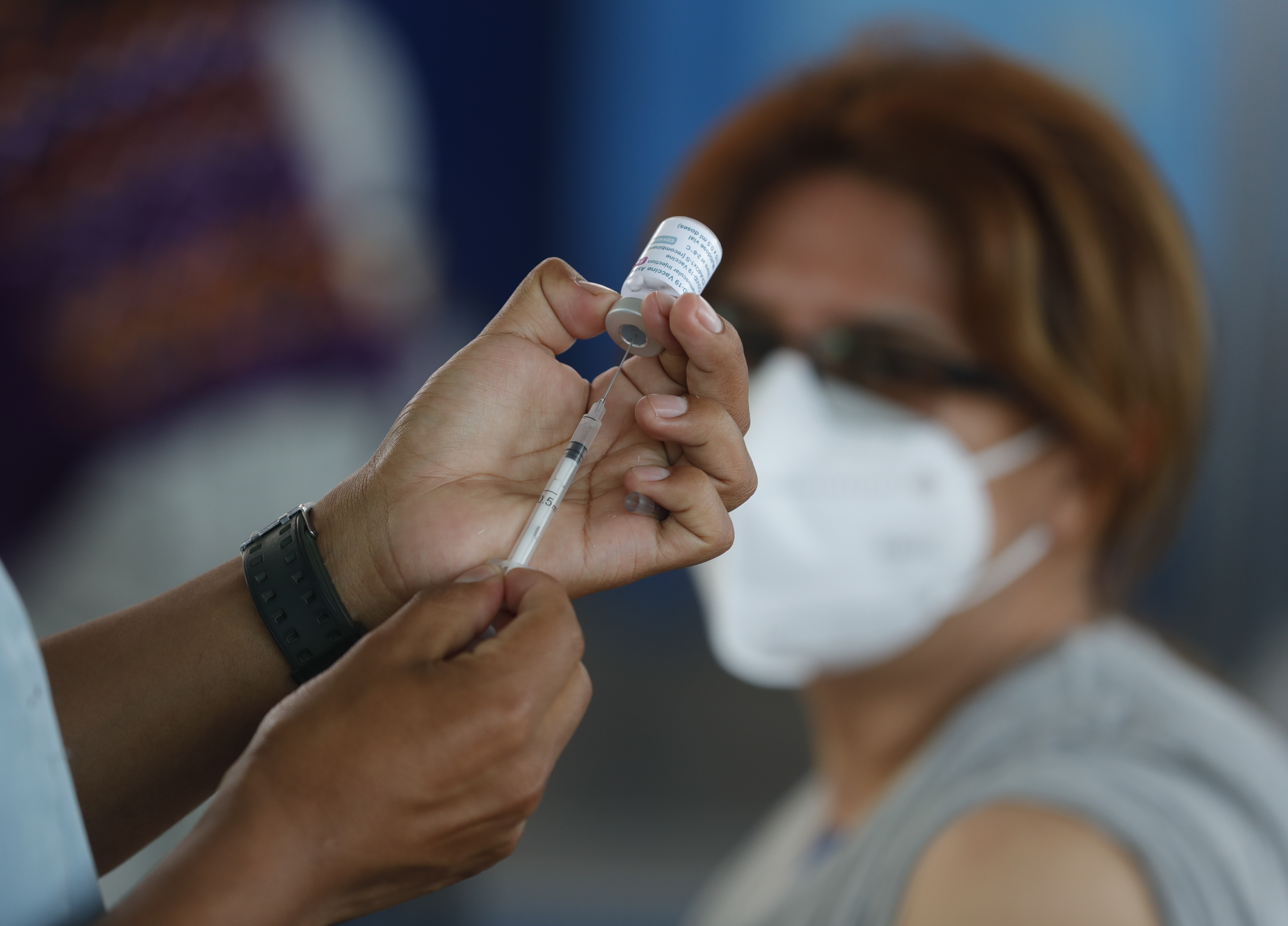 Las vacunas contra el covid-19 que hay en el país alcanzarían para un mes, si se continúa con el ritmo de vacunación de los últimos días, (Foto Prensa Libre: Hemeroteca PL)
