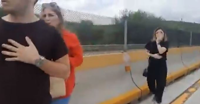 Despojan de camioneta a familia y la dejan varada en carretera Monterrey-Nuevo Laredo