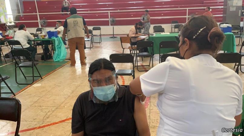 guatemalteco vacunado en México