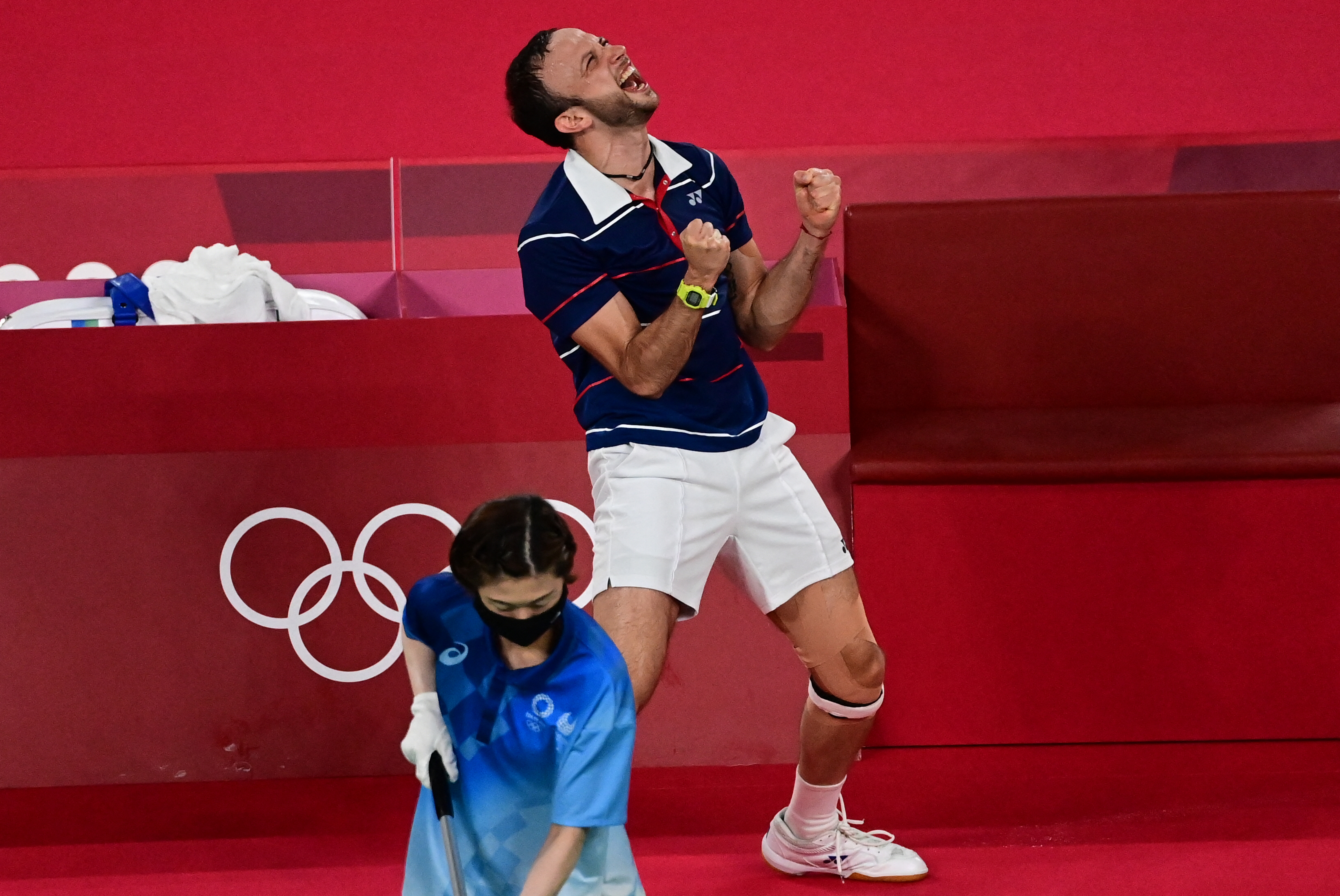 Guatemala's Kevin Cordon celebrates after beating South Korea's Heo Kwang-hee in their men's singles badminton quarter final match during the Tokyo 2020 Olympic Games at the Musashino Forest Sports Plaza in Tokyo on July 31, 2021. (Photo by Pedro PARDO / AFP)