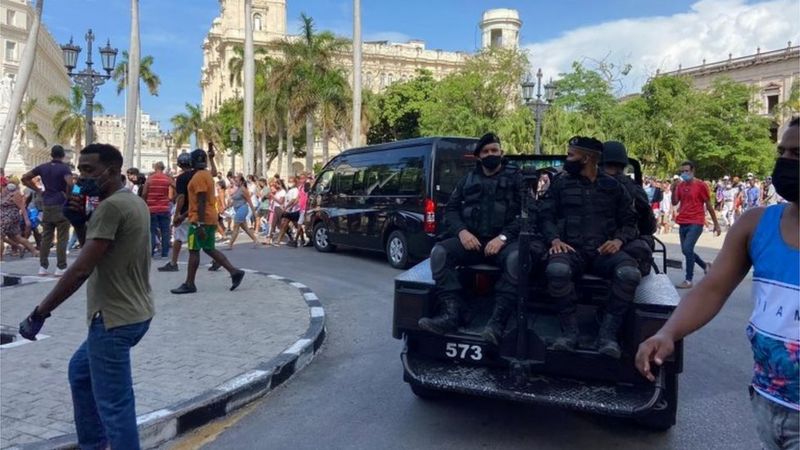 Cubanos han denunciado la detención de manifestantes en las últimas horas. REUTERS