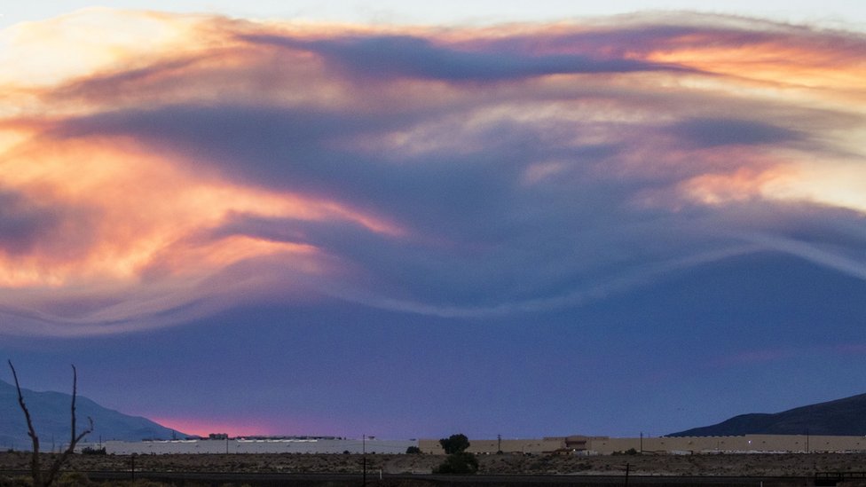 Qué es el infernal “dragón de nubes” que se forma sobre los incendios que arrasan el oeste de EE.UU.