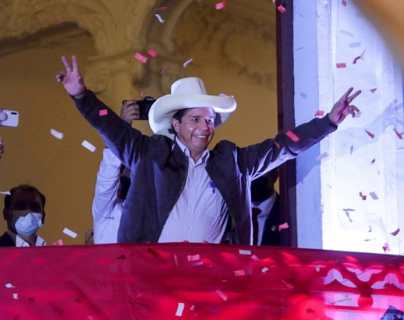 Perú: Pedro Castillo es proclamado ganador de las elecciones presidenciales más de un mes después de la votación