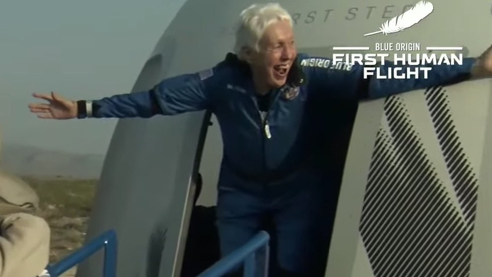 Jeff Bezos: Wally Funk, la aviadora de 82 años que cumplió su sueño al volar con Blue Origin al espacio