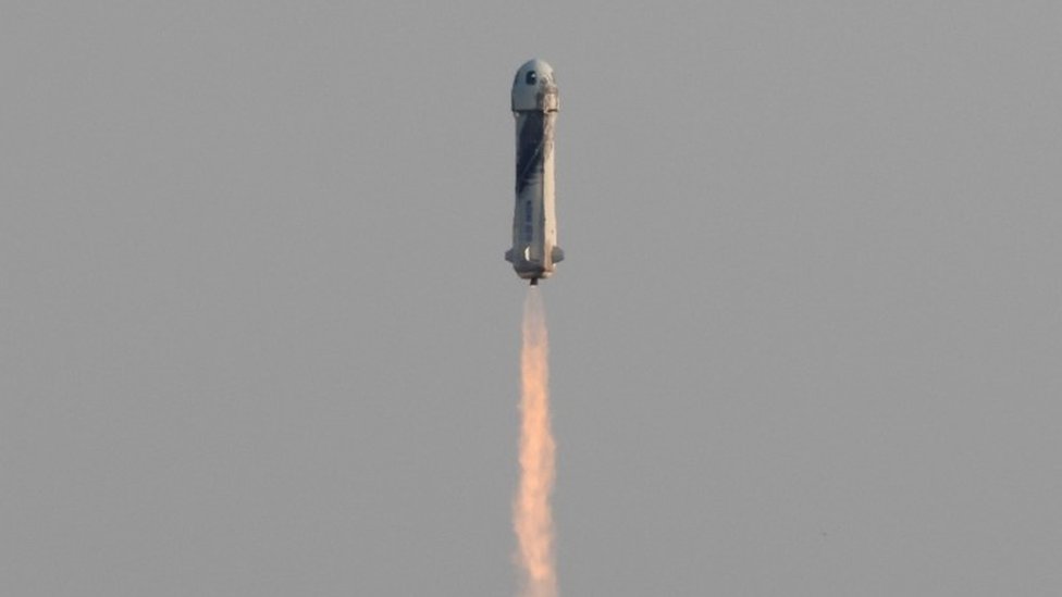La nave de Jeff Bezos alcanzó una altura de 106 km. Reuters