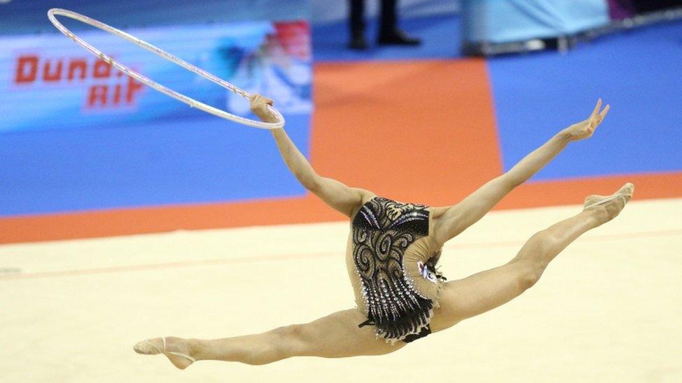 Muchas veces la flexibilidad de las gimnastas causan sorpresas.