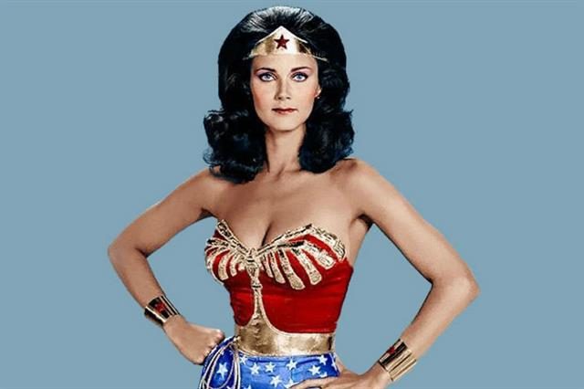 Vencedora del acoso y el alcoholismo: Lynda Carter, la Mujer Maravilla, arriba a sus 70 años