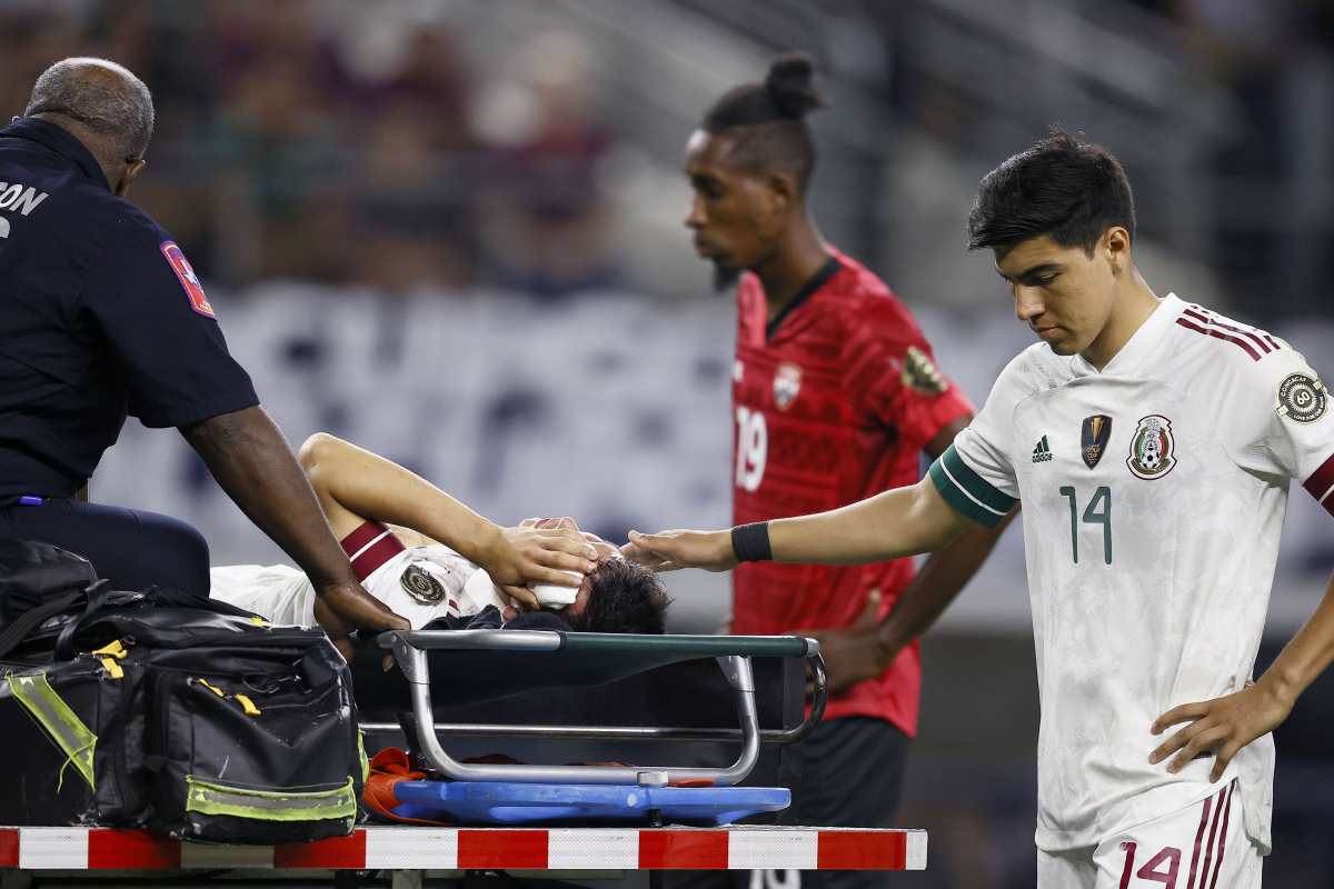 El mexicano Hirving Lozano se perderá el resto de la Copa Oro por lesión