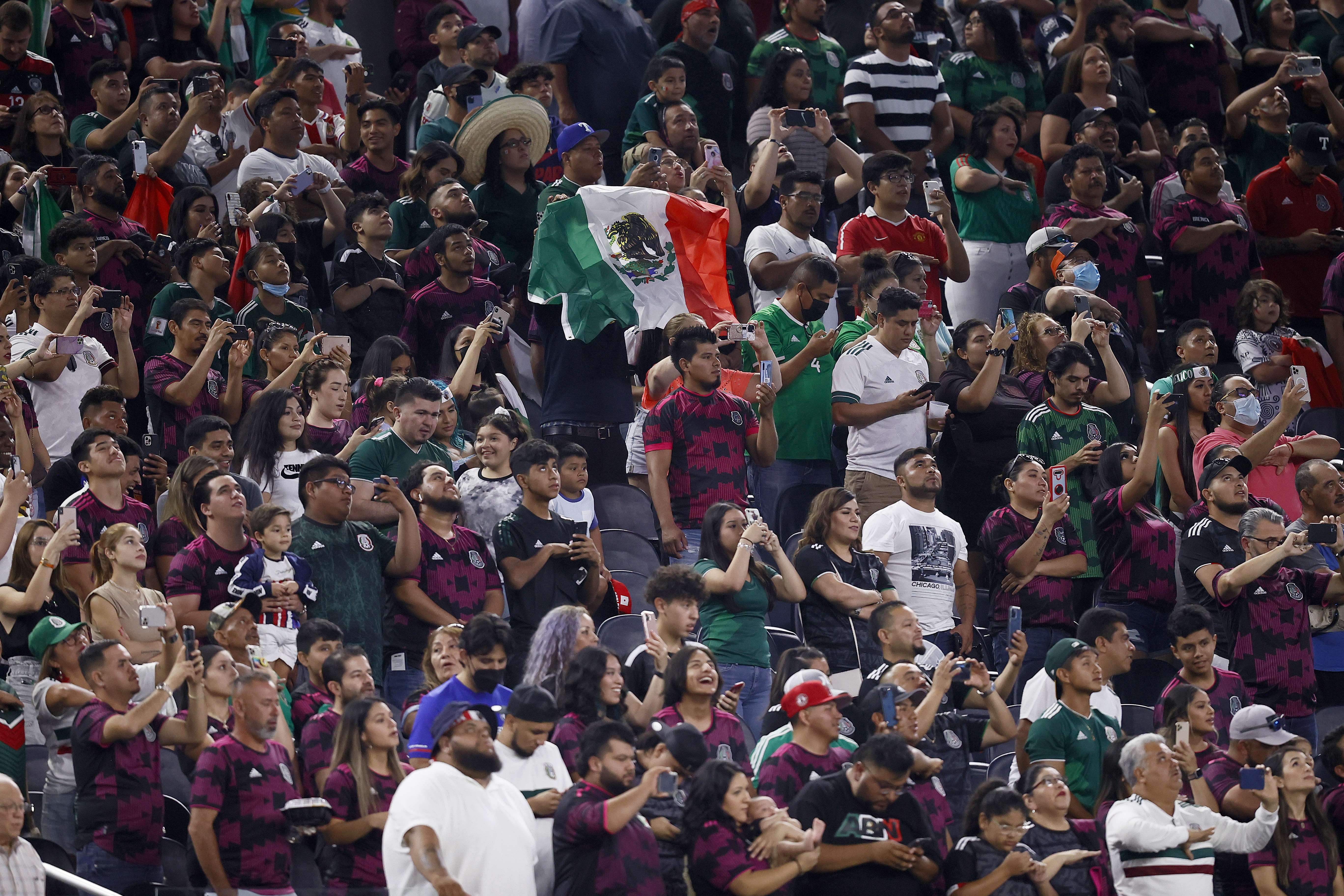 La Concacaf confirmó que habrá público para el juego entre Guatemala y México, eso sí, aseguraron que expulsarán a aficionados o suspenderán el juego si hay gritos homofóbicos. Foto Prensa Libre: AFP.