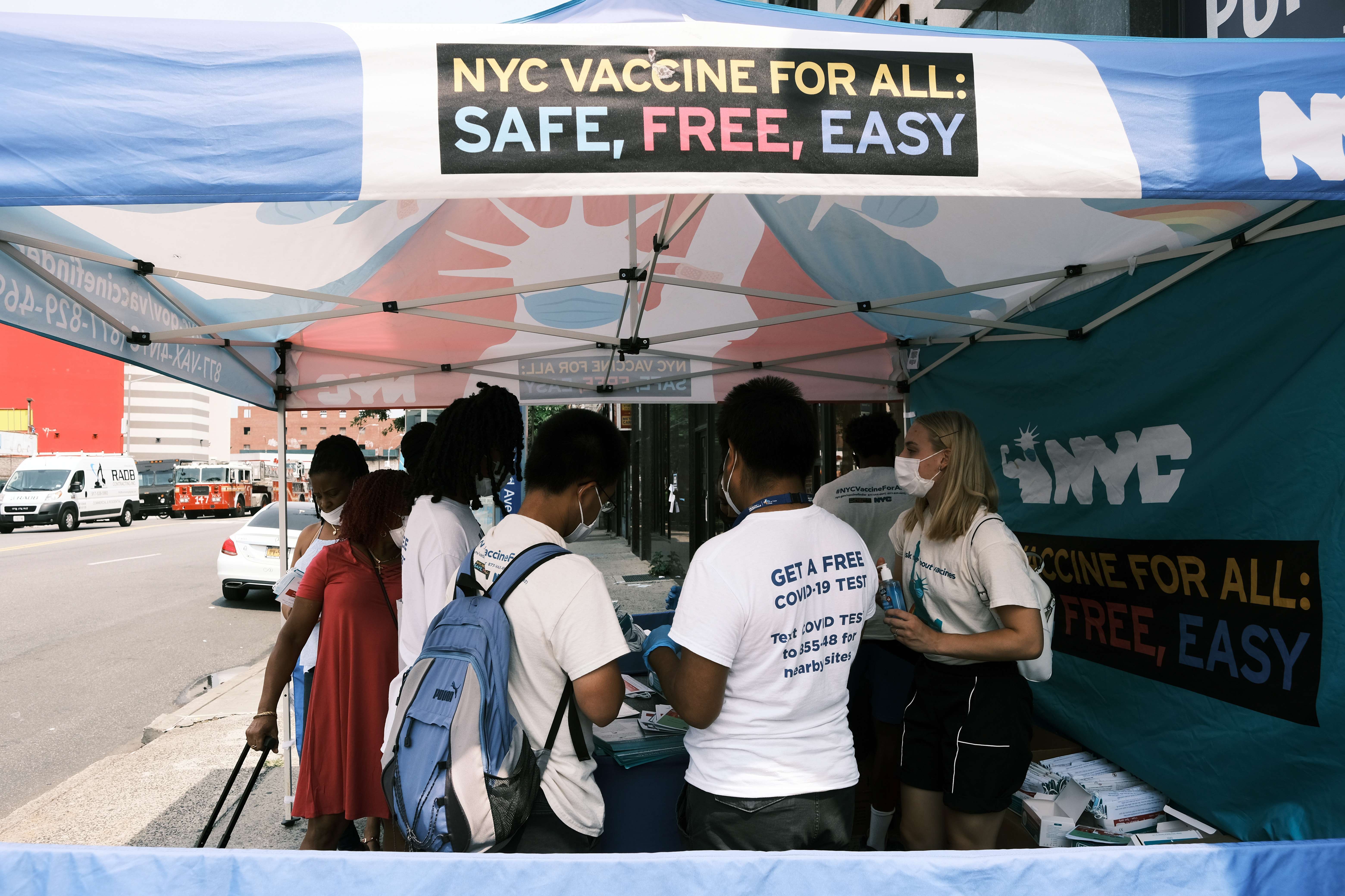 Desde el inicio de la vacunación, Nueva York ha brindado casi 10 millones de dosis a su población. (Foto Prensa Libre: AFP)