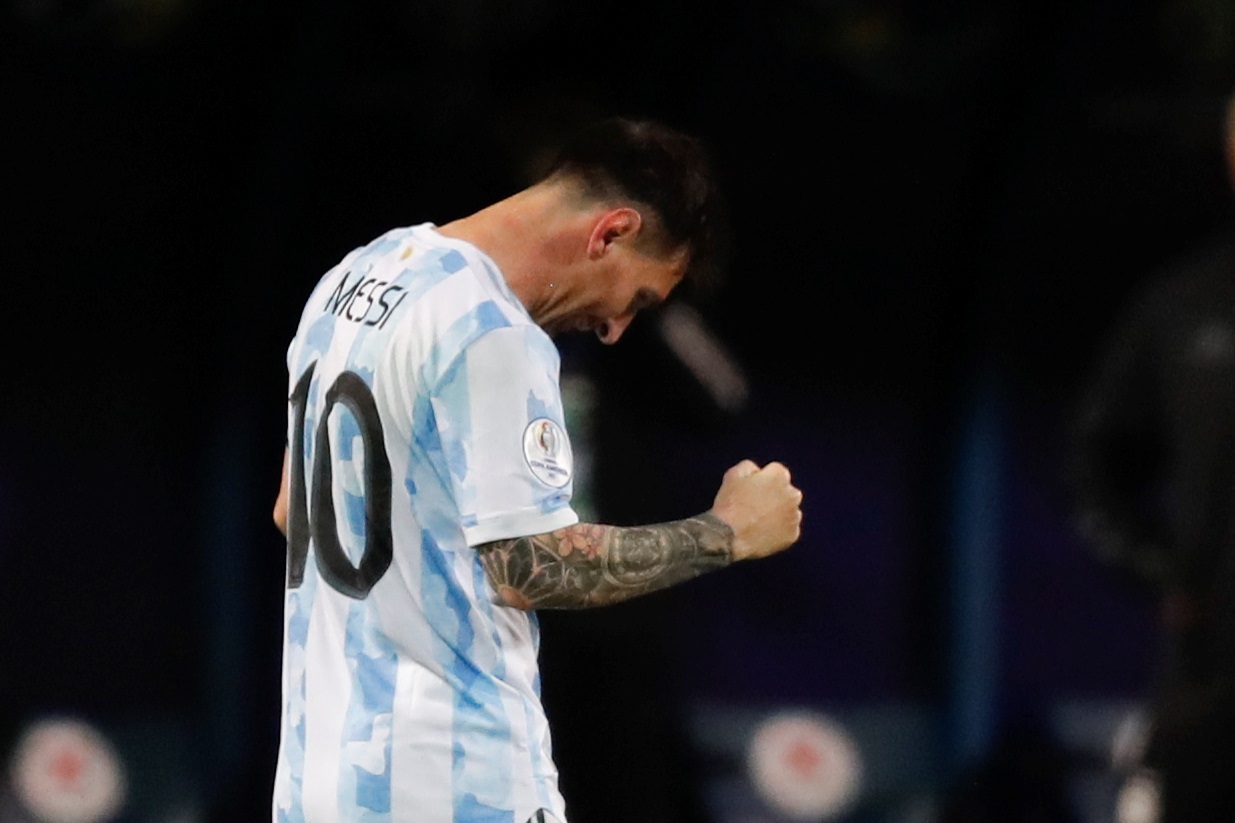 AMDEP6130. GOIANIA (BRASIL), 03/07/2021.- Lionel Messi de Argentina celebra hoy tras anotar contra Ecuador, durante un partido por los cuartos de final de la Copa América en el estadio Olímpico Pedro Ludovico Teixeira en Goiania (Brasil). EFE/Fernando Bizerra