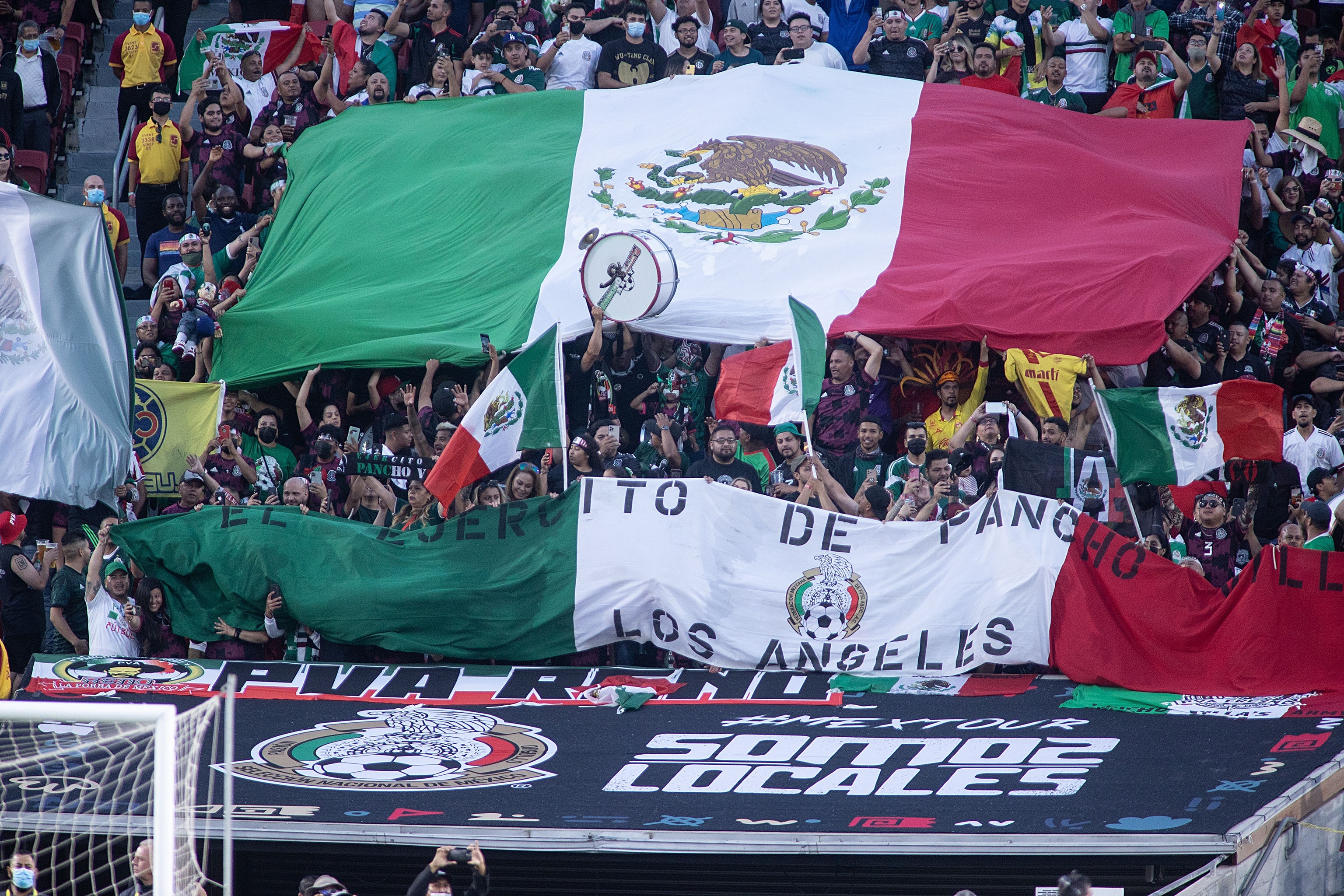 La Fifa le redujo una sanción a la Federación Mexicana de Futbol por el grito homofóbico que usan durante los juegos de la Selección de México. Foto Prensa Libre: EFE.