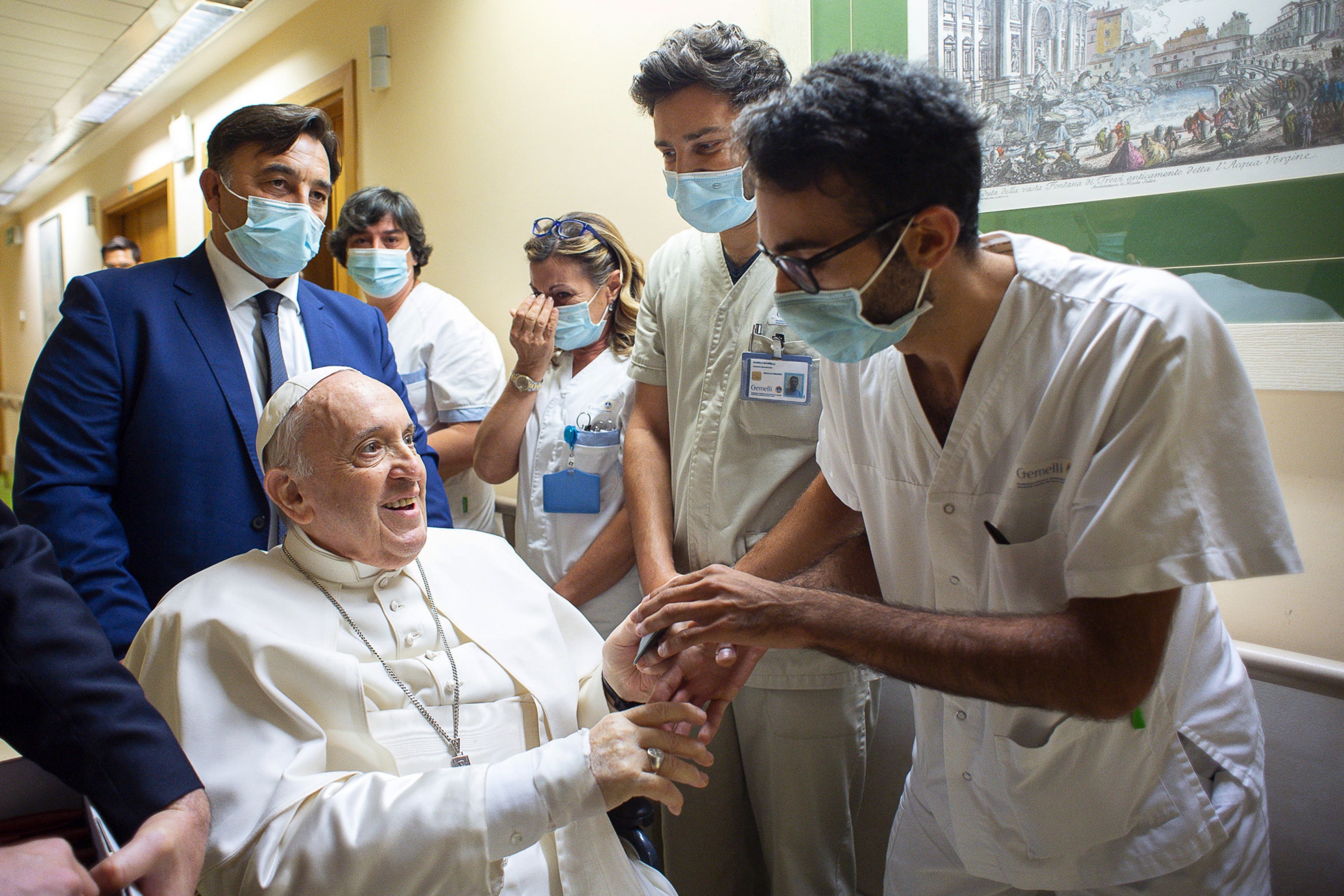 Rome (Italy), 11/07/2021.- A handout picture provided by the Vatican Media shows Pope Francis at the Gemelli hospital, as leads his Sunday Angelus prayer from a balcony of the Gemelli University Hospital where he underwent a scheduled colon surgery on 04 July, in Rome, Italy, 11 July 2021. (Papa, Italia, Roma) EFE/EPA/VATICAN MEDIA HANDOUT HANDOUT EDITORIAL USE ONLY/NO SALES