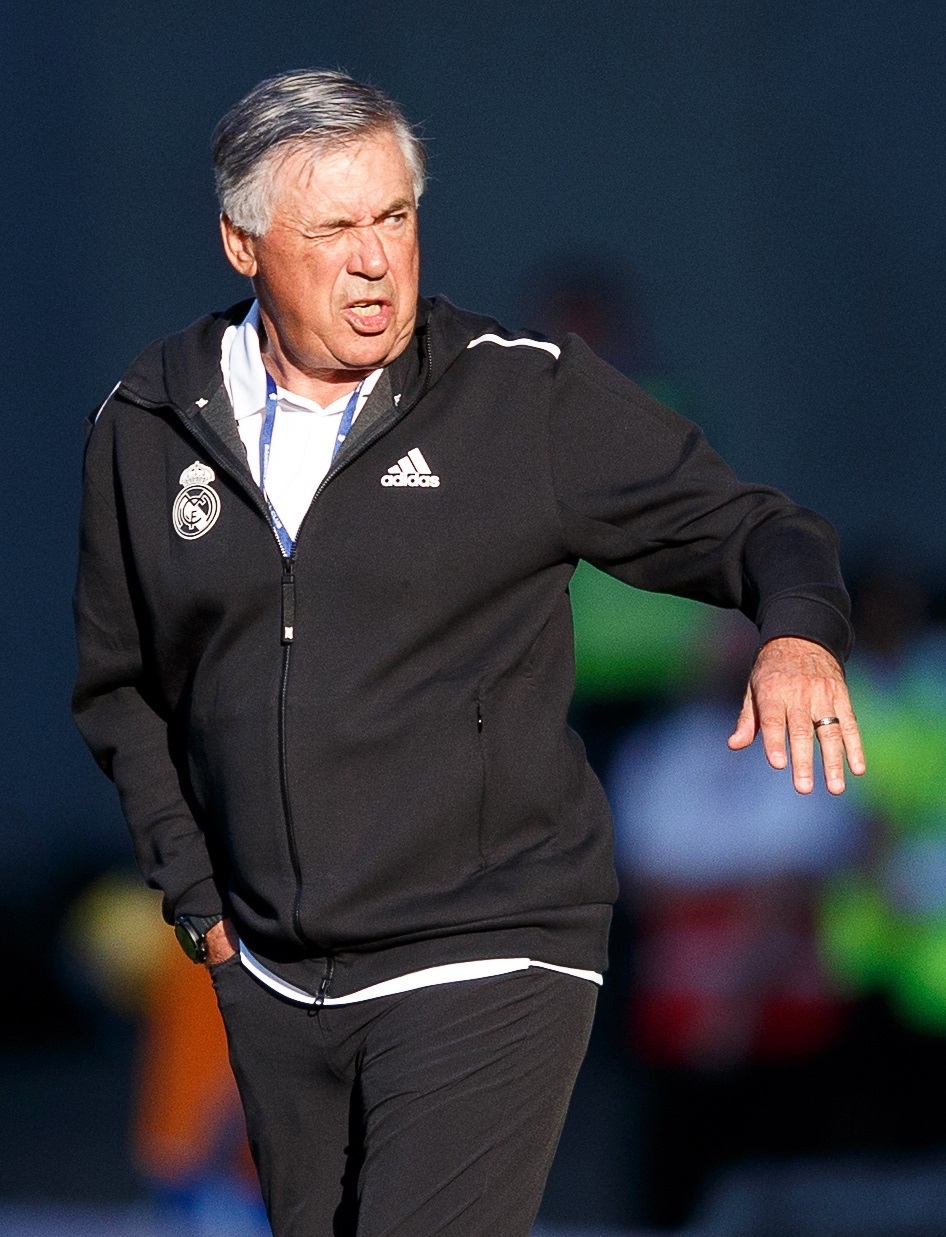 Glasgow (United Kingdom), 25/07/2021.- Real Madrid's head coach Carlo Ancelotti reacts during the pre-season friendly test soccer match between Glasgow Rangers and Real Madrid at Ibrox Stadium in Glasgow, Britain, 25 July 2021. (Futbol, Amistoso, Reino Unido) EFE/EPA/Robert Perry