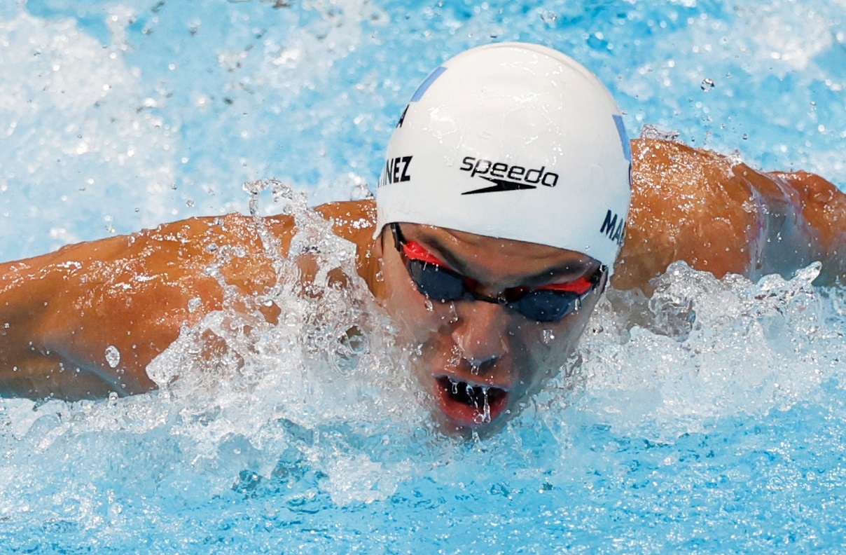 EVE1100. TOKIO, 30/07/2021.- Luis Carlos Martínez de Guatemala compite durante la semifinal masculina de los 100m mariposa de natación por los Juegos Olímpicos 2020, este viernes en el Centro Acuático de Tokio (Japón). EFE/ Fernando Bizerra