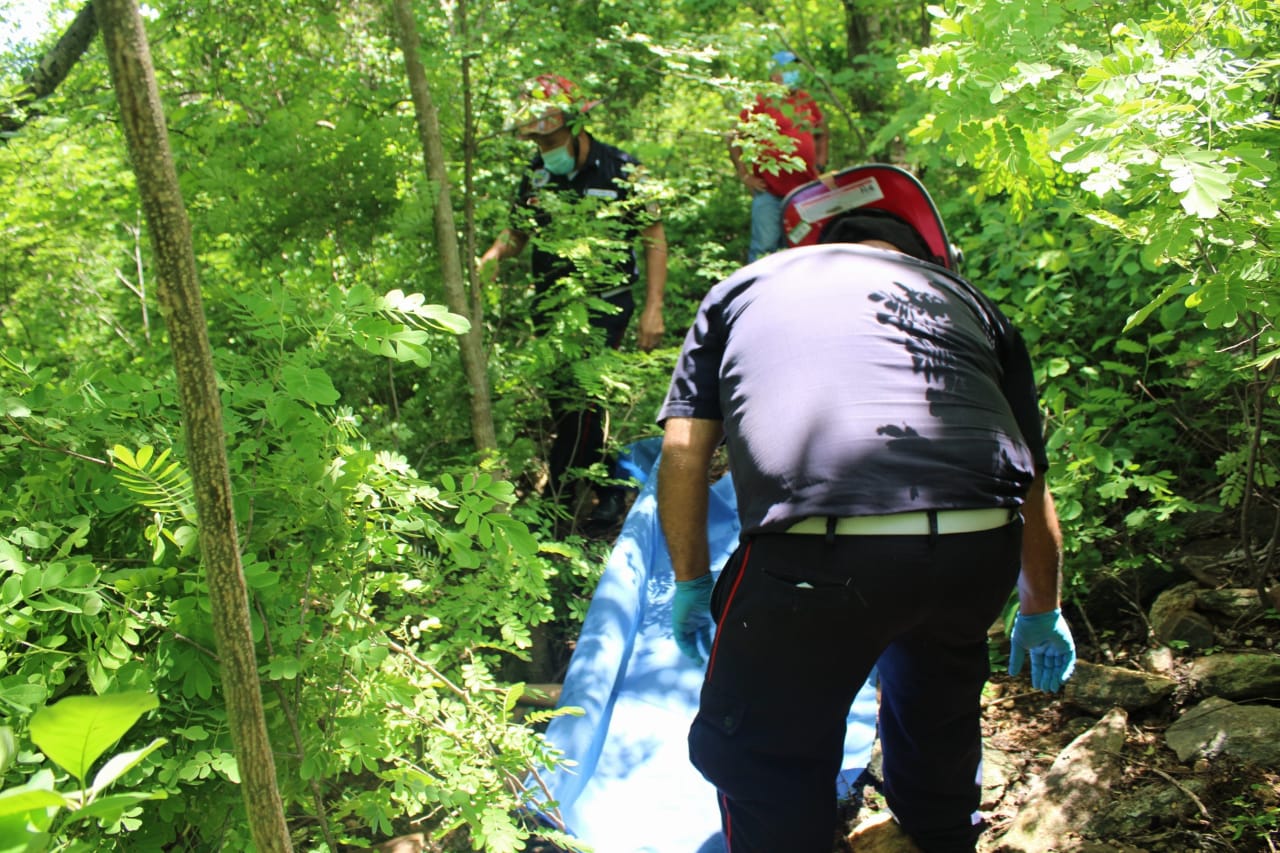 El cuerpo de Melissa Alejandra Palacios Chacón fue localizado en un área boscosa de Río Hondo, Zacapa. (Foto Prensa Libre: CBMD) 
