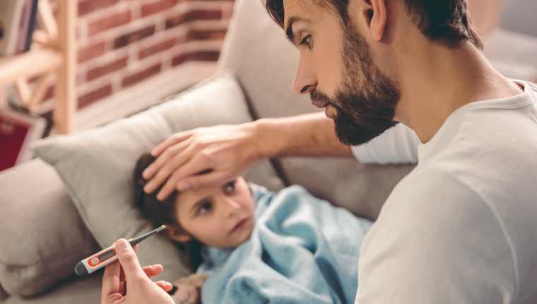 Si su hijo tiene una enfermedad crónica y se contagia de covid-19, asegúrese de hablar con el médico para darle seguimiento a la enfermedad.   (Foto Prensa Libre: Shutterstock)