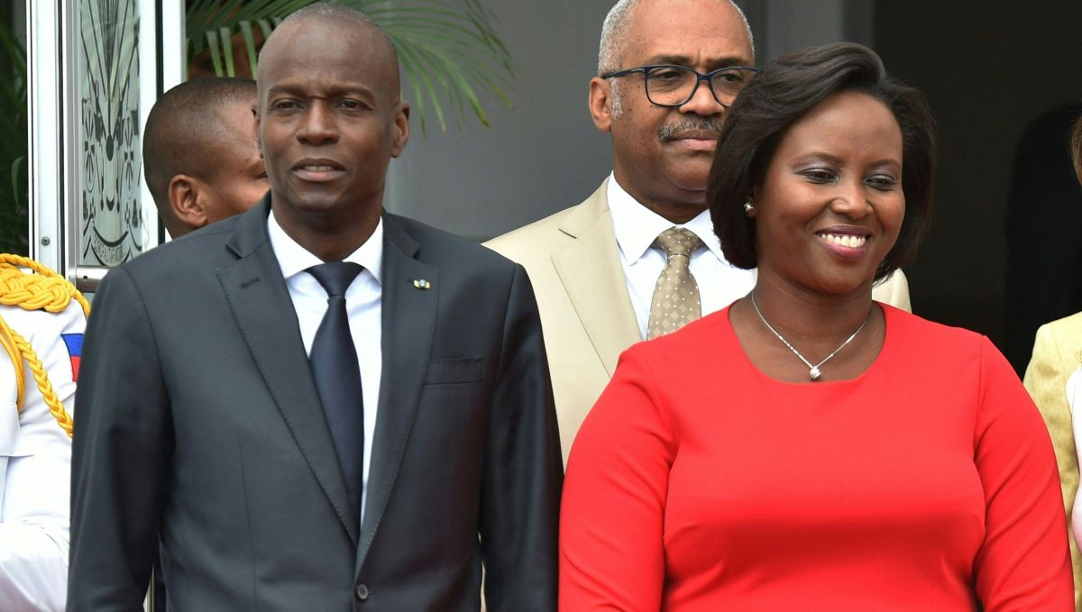 Jovenel Moise y su esposa Martine Moise en una fotografía de archivo. El presidente haitiano fue ultimado en su vivienda por un comando armado. (Foto Prensa Libre: AFP)