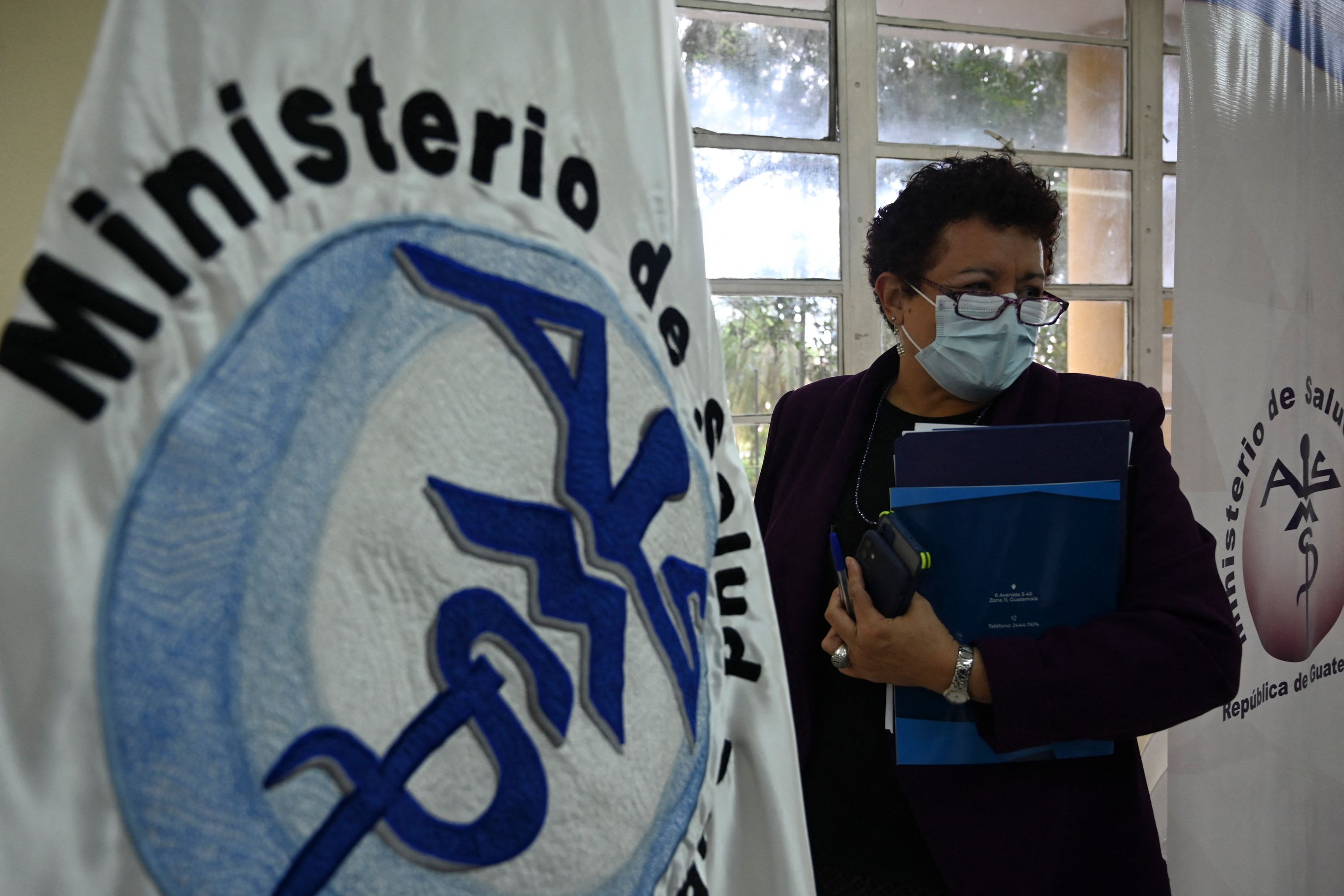 La exministra de Salud, Amelia Flores, fue denunciada por las dudas que rodean el contrato firmado por Guatemala para la compra de las vacunas rusas. Fotografía: Prensa Libre (Johan Ordoñez/AFP). 