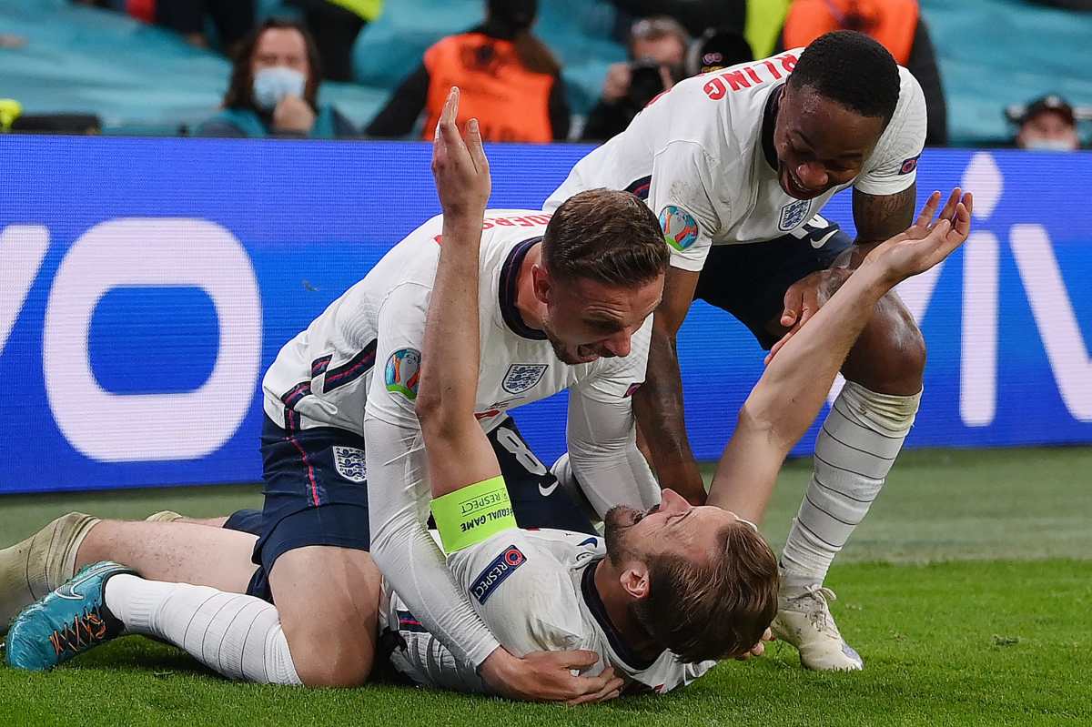 Harry Kane lleva a Inglaterra a la final contra Italia tras marcar un polémico penal ante Dinamarca