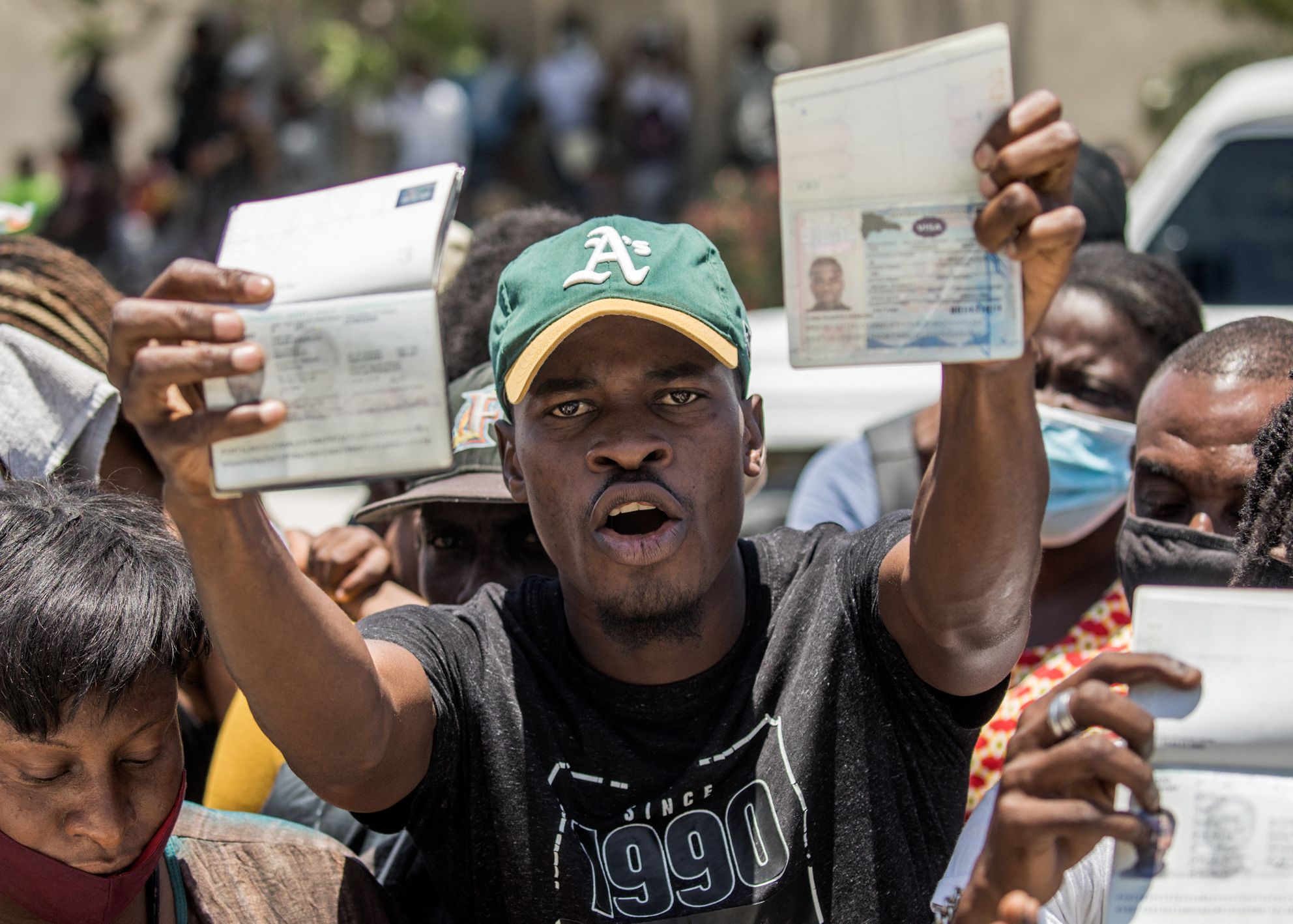 Haitianos solicitan asilo en la embajada de EE. UU. en su país, luego de la crisis política desatada por el magnicidio del presidente Jovenel Moise. AFP