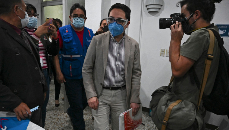 Juan Francisco Sandoval, jefe de la FECI, fue destituido sin mediar procedimiento disciplinario. (Foto Prensa Libre: AFP)