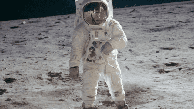 Foto en 360 grados de la NASA revela lo que vio Buzz Aldrin al pisar la luna. (Foto Prensa Libre: NASA)