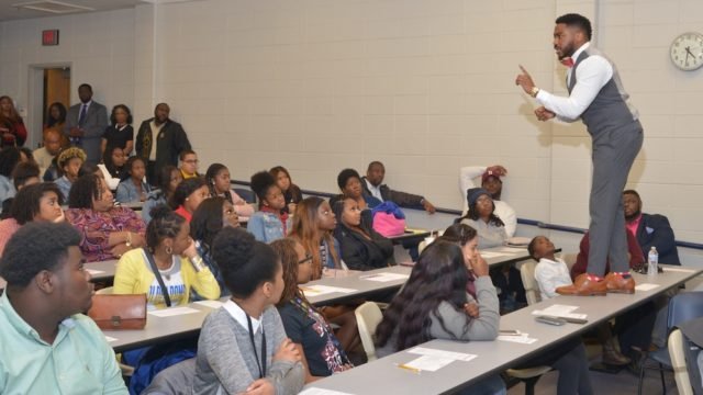 De traficante de drogas a educador de Harvard: la historia de Brandon Fleming