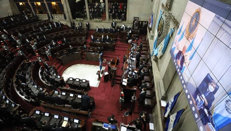 Tres magistrados titulares y cuatro suplentes para la CC fueron juramentados este 13 de abril. Un titular y una suplente a inicios de junio. De los electos queda pendiente Gloria Porras. (Foto: Hemeroteca PL.)