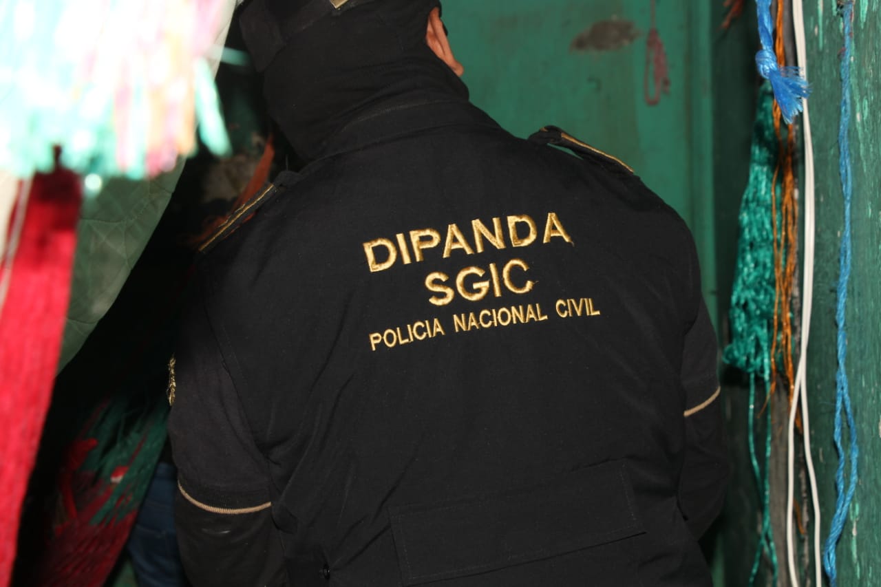 Las fuerzas de seguridad llevaron a cabo una requisa en la cárcel de Cantel, Quetzaltenango. (Foto Prensa Libre: PNC)