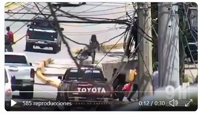 
Un motorista se salvó de morir en un accidente de tránsito, en Copán, Honduras. (Foto Prensa Libre: Tomada de @911Honduras)
