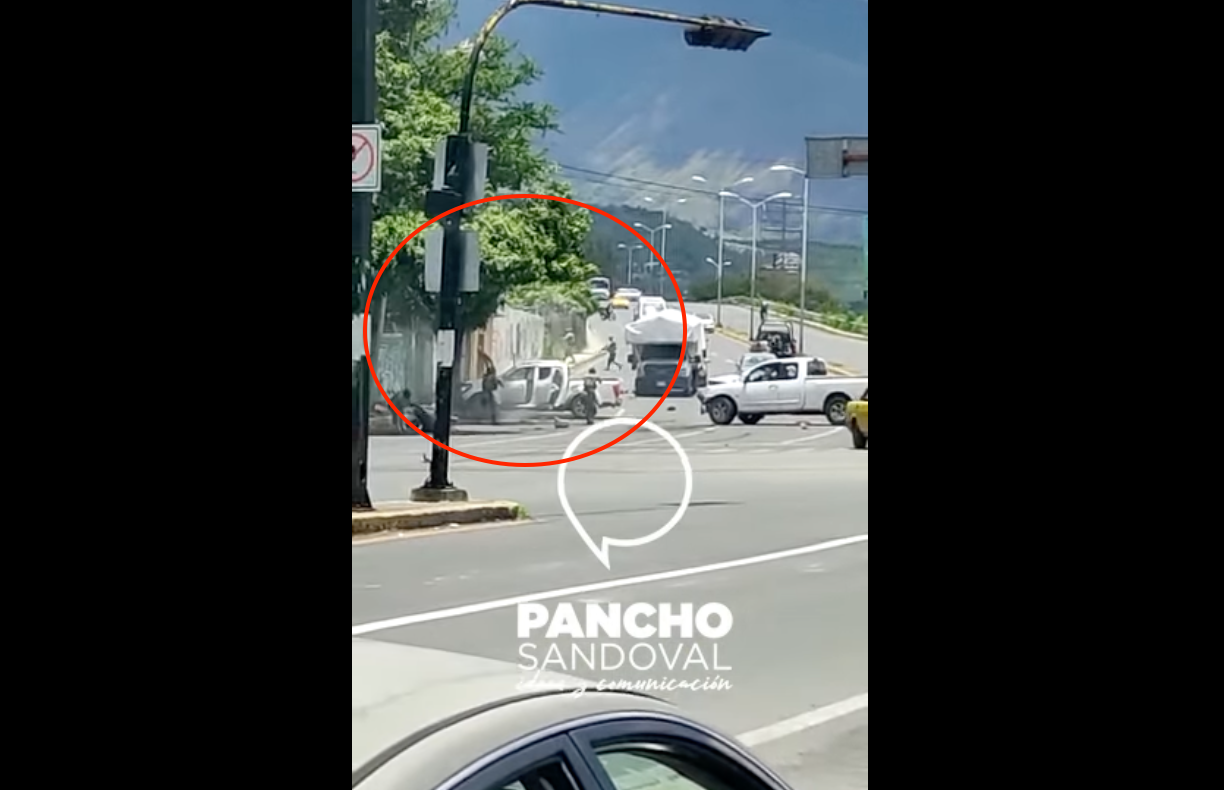 La grabación de la balacera fue subida a las redes sociales y causó pánico. (Foto captura de pantalla video Facebook/SandovalBlasco). 