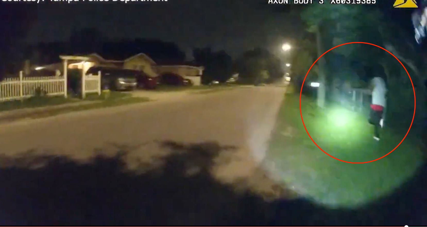 La policía difundió la grabación de la cámara corporal del agente, en donde todo quedó documentado. (Foto captura de pantalla video wfla.com). 